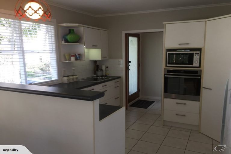 Photo of property in 1/1 Sylvan Park Avenue, Milford, Auckland, 0620