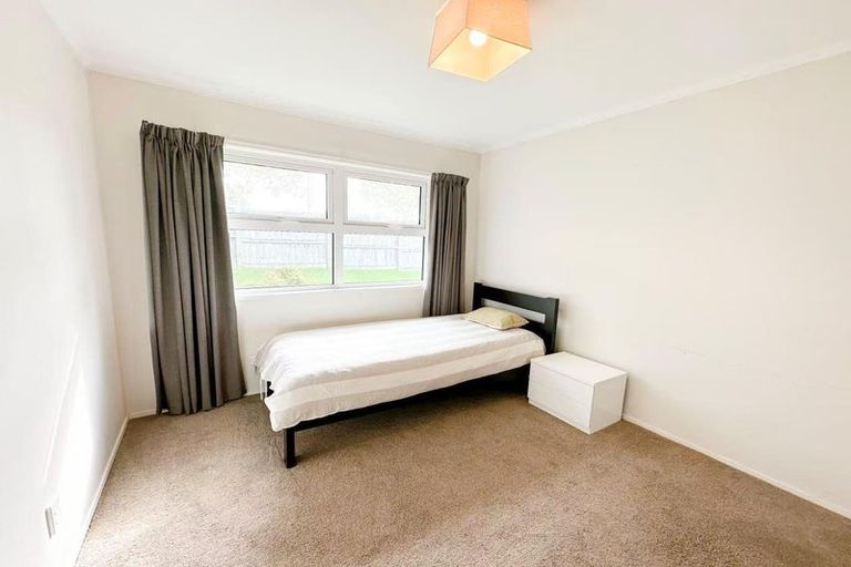 Photo of property in 5 Glenmore Road, Sunnyhills, Auckland, 2010