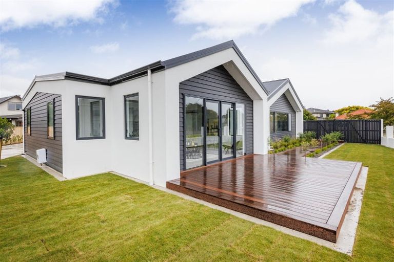 Photo of property in 92 Jickell Street, Hokowhitu, Palmerston North, 4410