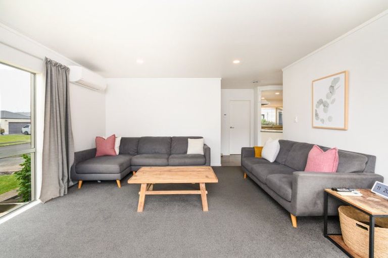 Photo of property in 42 Dalfield Place, Highbury, Palmerston North, 4412