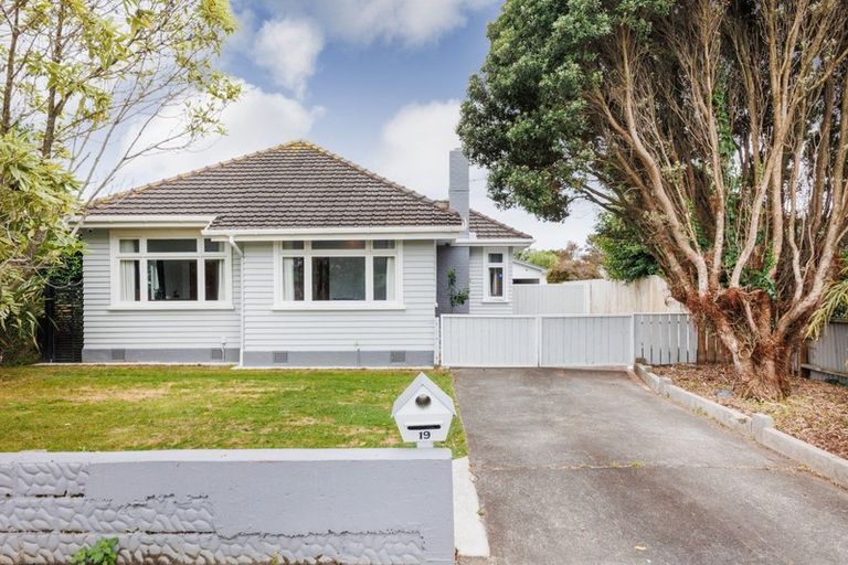 Photo of property in 19 Featherston Street, Takaro, Palmerston North, 4412
