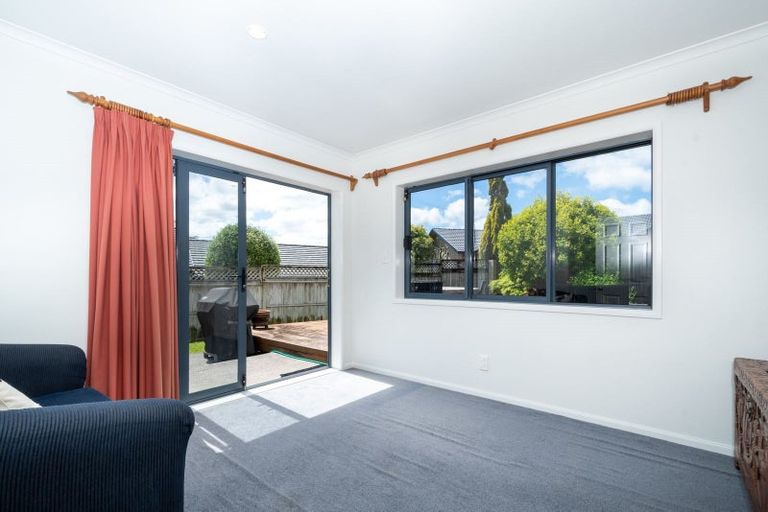 Photo of property in 11 Rosetti Rise, West Harbour, Auckland, 0618