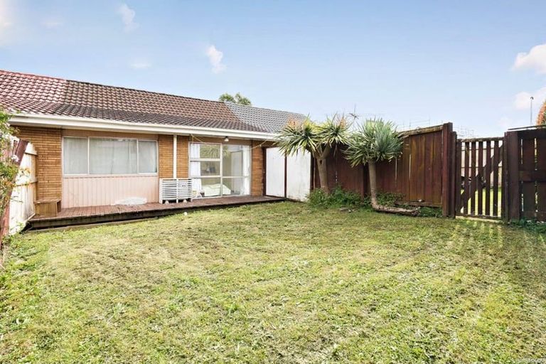 Photo of property in 2/21 Wanaka Place, Pakuranga Heights, Auckland, 2010
