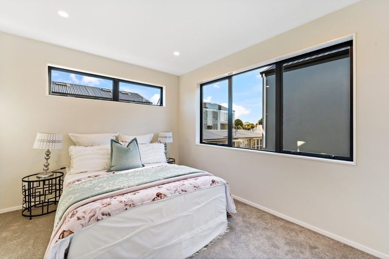 Photo of property in 4/51 Point England Road, Point England, Auckland, 1072