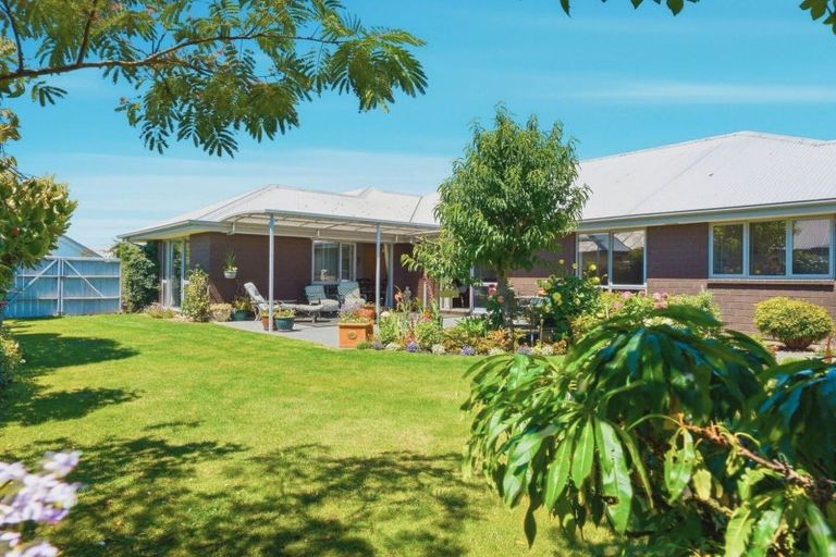 Photo of property in 23 Huntingdon Drive, Rangiora, 7400