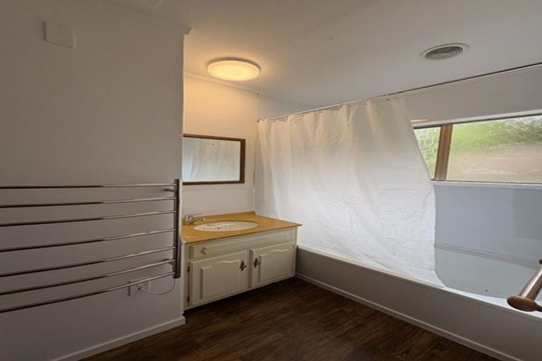 Photo of property in 104a Allington Road, Karori, Wellington, 6012