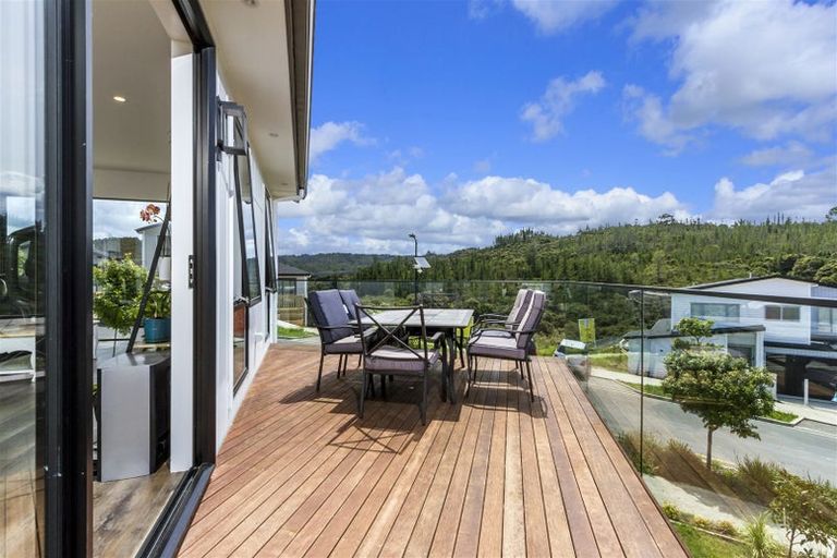 Photo of property in 50 Pacific Heights Road, Orewa, 0931