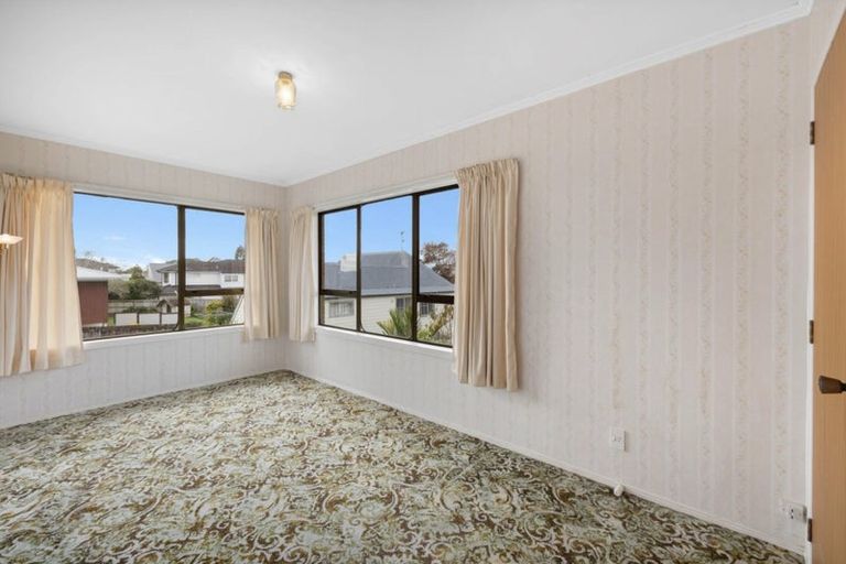 Photo of property in 44 Bradbury Road, Botany Downs, Auckland, 2010