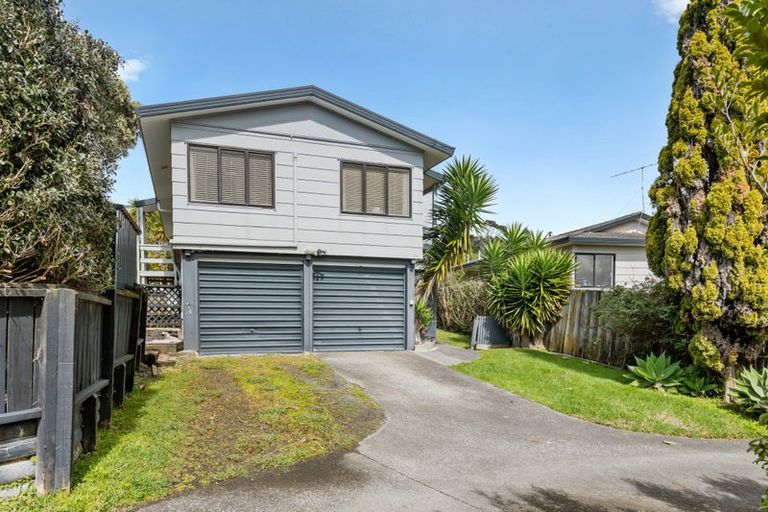 Photo of property in 15a Ngahere Views, Orewa, 0931