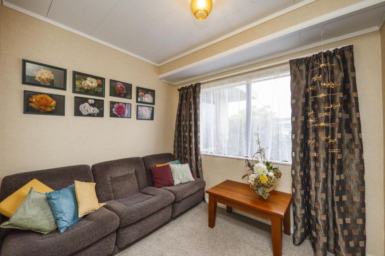 Photo of property in 14 Willowstream Grove, Cloverlea, Palmerston North, 4412
