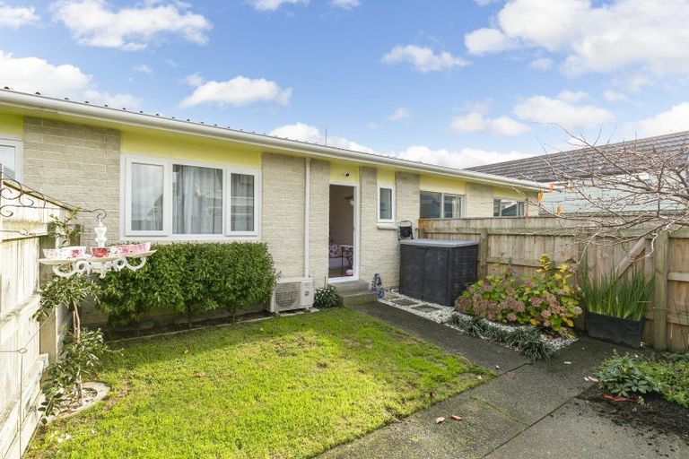 Photo of property in 10/171 Queens Drive, Lyall Bay, Wellington, 6022