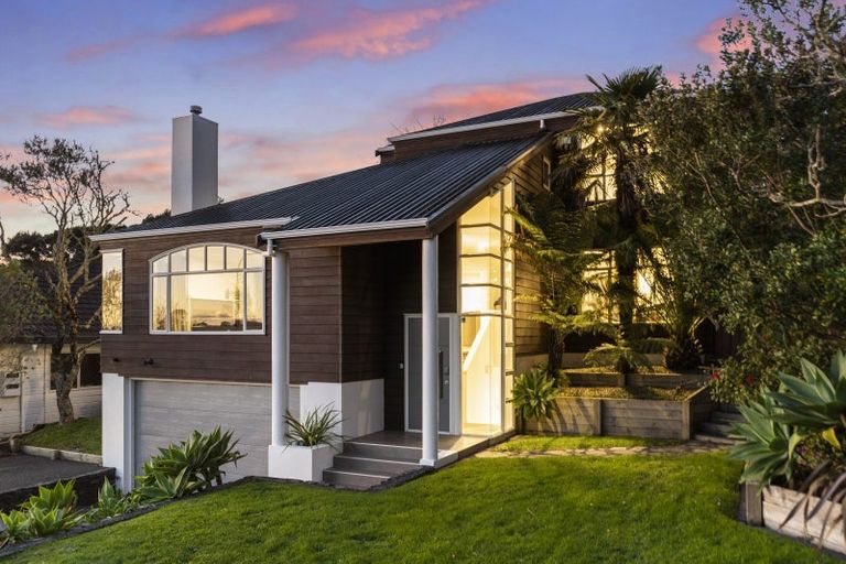 Photo of property in 11 Chedworth Drive, Glenfield, Auckland, 0629