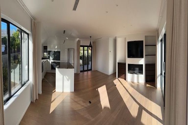 Photo of property in 1/2 Omana Road, Milford, Auckland, 0620