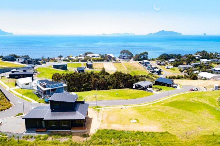 Photo of property in 4 Starlight Place, Langs Beach, 0582