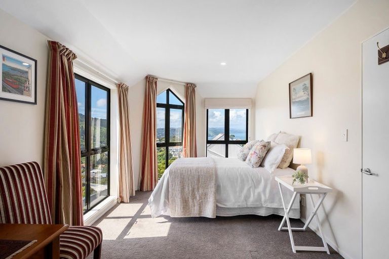 Photo of property in 30 Grove Road, Kelburn, Wellington, 6012