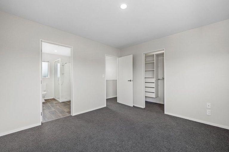 Photo of property in 27 Calypso Way, Unsworth Heights, Auckland, 0632