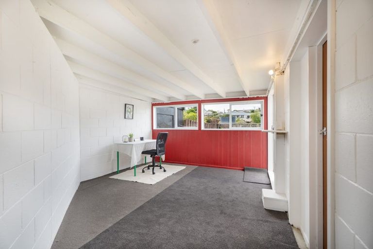 Photo of property in 31 Beazley Avenue, Paparangi, Wellington, 6037