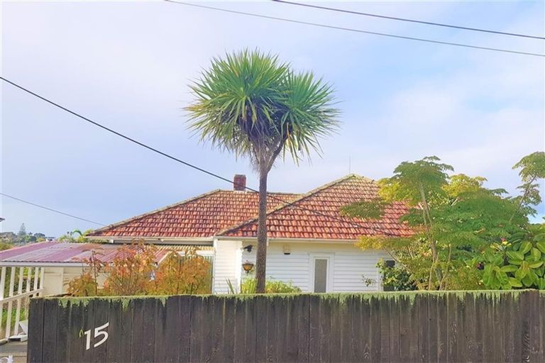 Photo of property in 15 Scarboro Terrace, Murrays Bay, Auckland, 0630