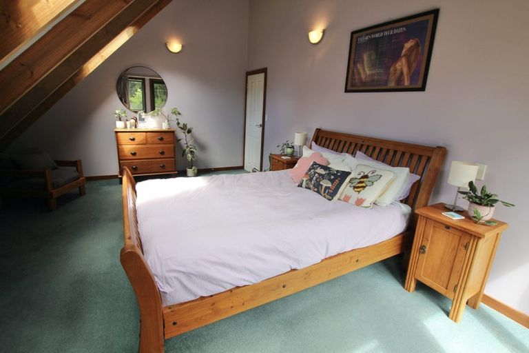 Photo of property in 2 Cascade Avenue, Waiatarua, Auckland, 0604