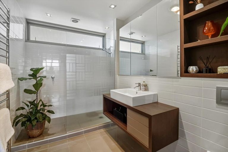 Photo of property in 12 Highlight Parade, Te Atatu South, Auckland, 0610