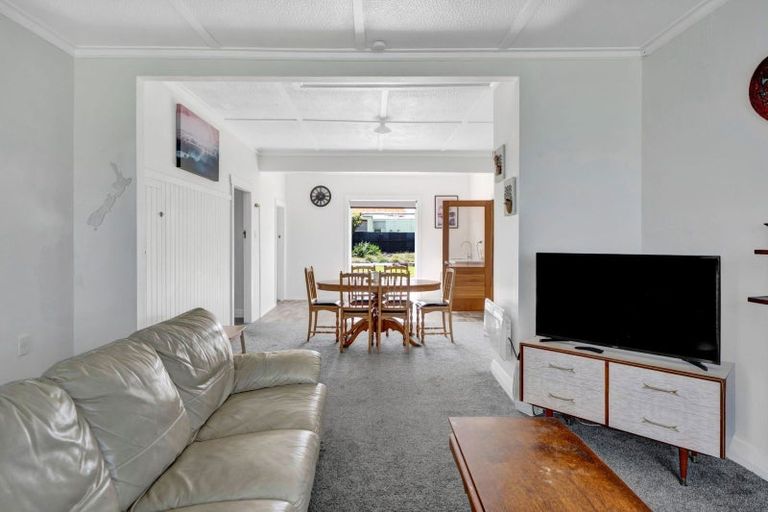 Photo of property in 39 Domett Street, Opunake, 4616