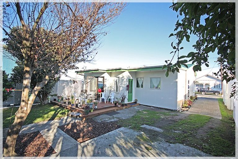 Photo of property in 3 Cook Street, Foxton, 4814