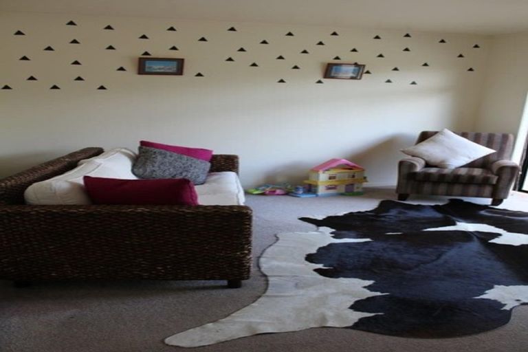 Photo of property in 2/18 Gillard Place, Eastern Beach, Auckland, 2012