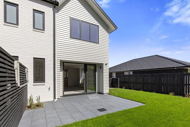 Photo of property in 29 Turtleback Avenue, Whitby, 5024