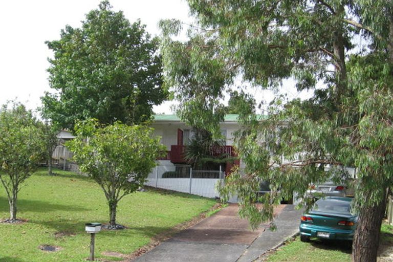 Photo of property in 28 Claverdon Drive, Massey, Auckland, 0614