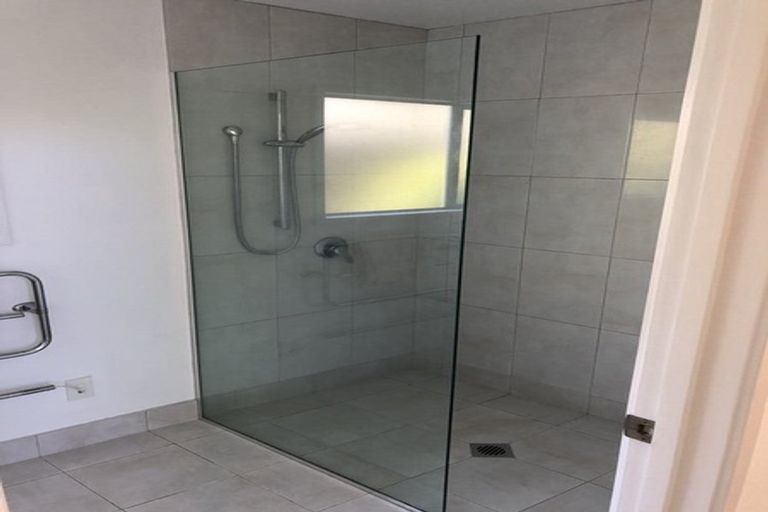 Photo of property in 6a Vincent Road, Northcote Point, Auckland, 0627