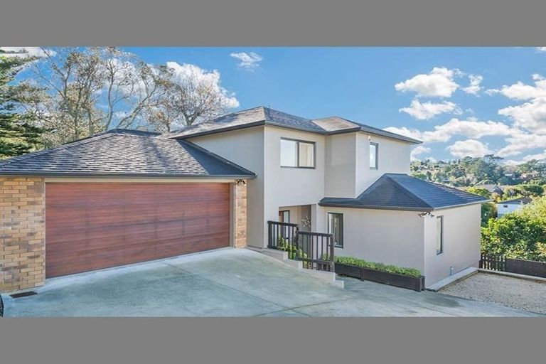 Photo of property in 2/18 Limmer Place, Browns Bay, Auckland, 0632