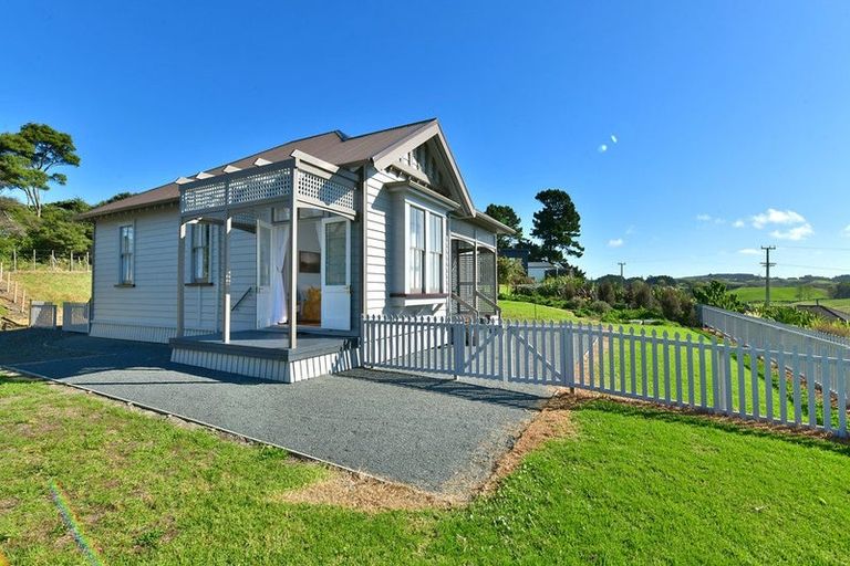 Photo of property in 21 Shine Road, South Head, Helensville, 0874
