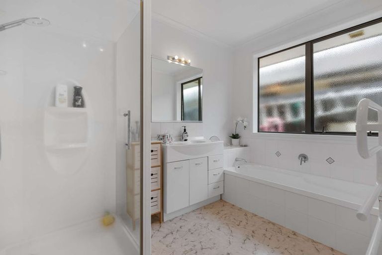 Photo of property in 2 Carrington Drive, Papamoa Beach, Papamoa, 3118