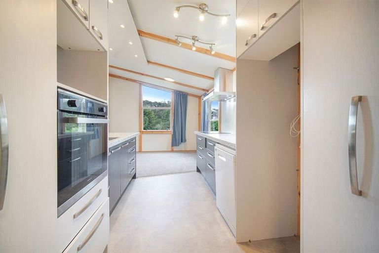 Photo of property in 2/14 Fernlea Rise, Bayview, Auckland, 0629