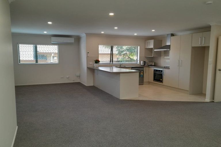 Photo of property in 52a Rodney Street, Howick, Auckland, 2014