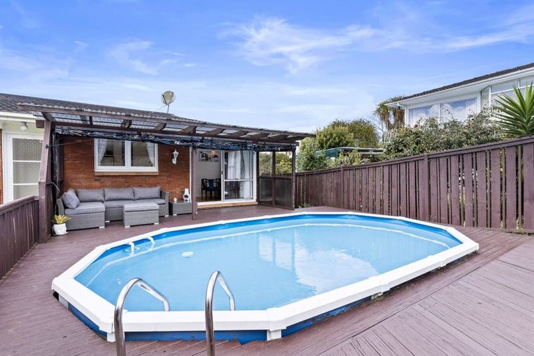 Photo of property in 16 La Trobe Street, Pakuranga Heights, Auckland, 2010