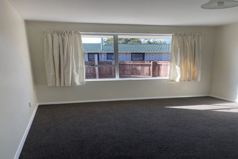 Photo of property in 1/10 Valecrest Avenue, Parklands, Christchurch, 8083