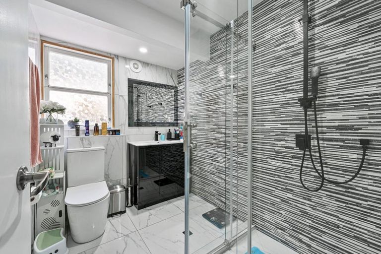 Photo of property in 214a Edmonton Road, Te Atatu South, Auckland, 0610
