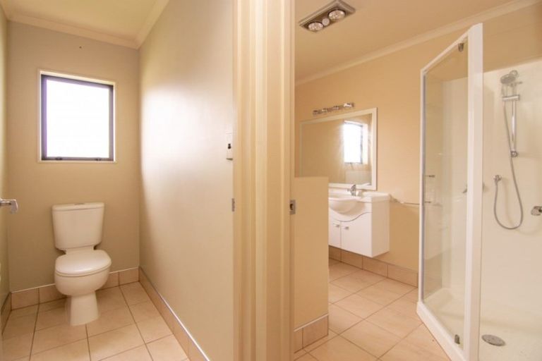 Photo of property in 4 Johnstone Drive, Fitzherbert, Palmerston North, 4410