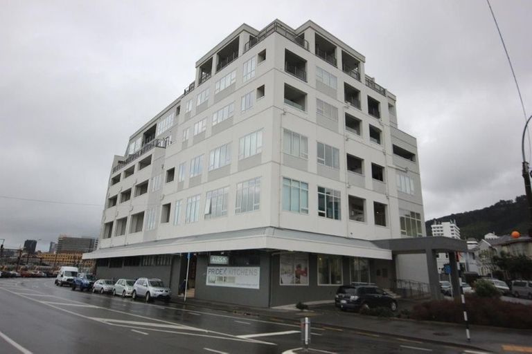 Photo of property in Stadium Garden Flats, 312/107 Thorndon Quay, Pipitea, Wellington, 6011