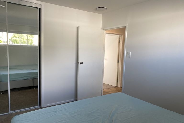 Photo of property in 1/16 Stanley Road, Glenfield, Auckland, 0629