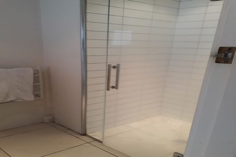 Photo of property in 5b Pendarves Street, New Plymouth, 4310