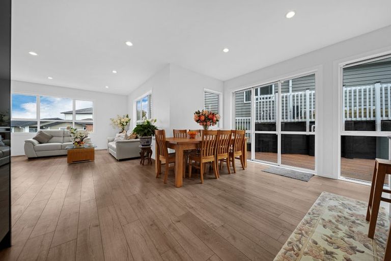 Photo of property in 110 Keri Vista Rise, Papakura, 2110
