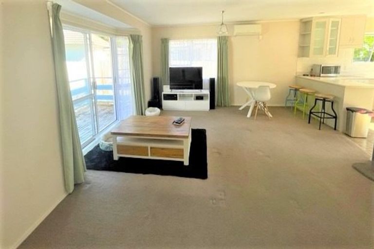 Photo of property in 2/67 Stredwick Drive, Torbay, Auckland, 0630