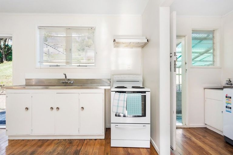 Photo of property in 12 Willow Place, Horahora, Whangarei, 0110