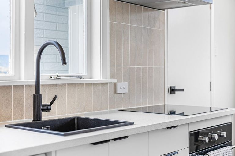 Photo of property in 115 Sunnyside Road, Sunnyvale, Auckland, 0612