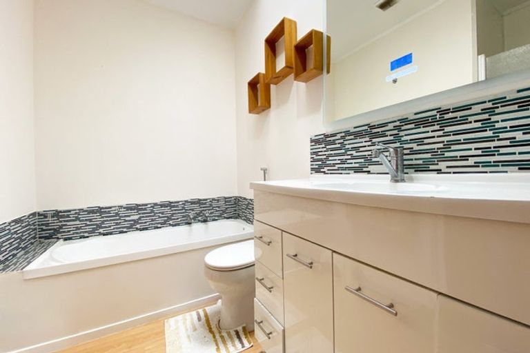 Photo of property in 33 Dianne Louise Drive, Half Moon Bay, Auckland, 2012