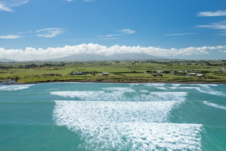 Photo of property in 77 Anglers Avenue, Warea, New Plymouth, 4381