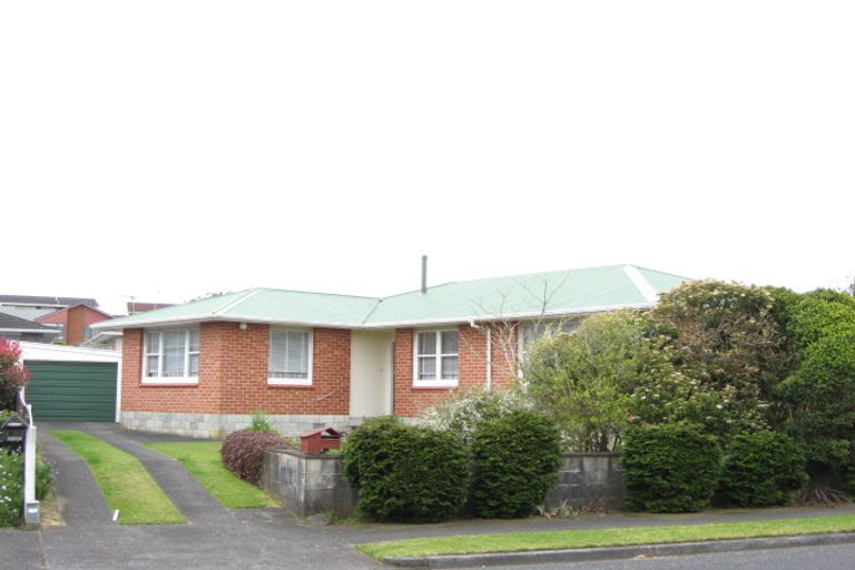Photo of property in 15 Riversdale Drive, Merrilands, New Plymouth, 4312