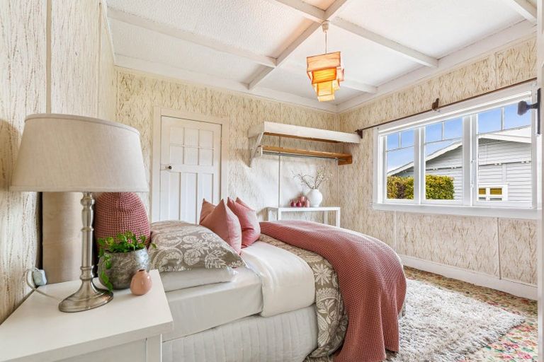 Photo of property in 22 Merani Street, Narrow Neck, Auckland, 0622